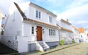 Saga Caves Straen